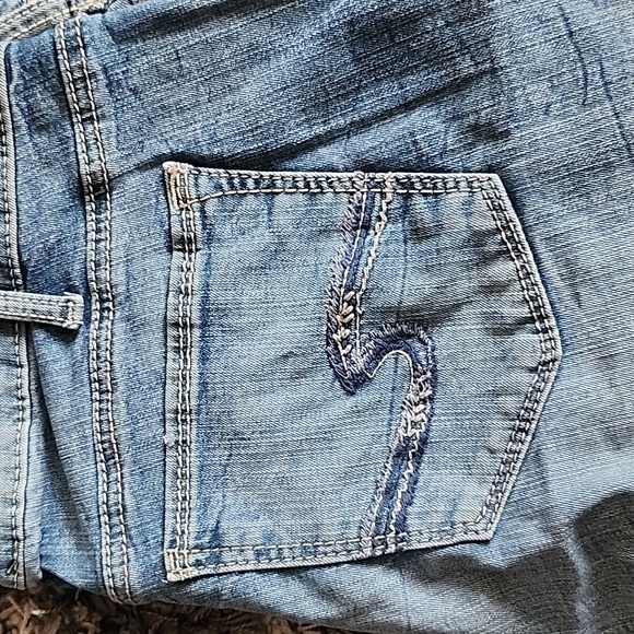 Silver Jeans Suki Capri - Picture 2 of 6